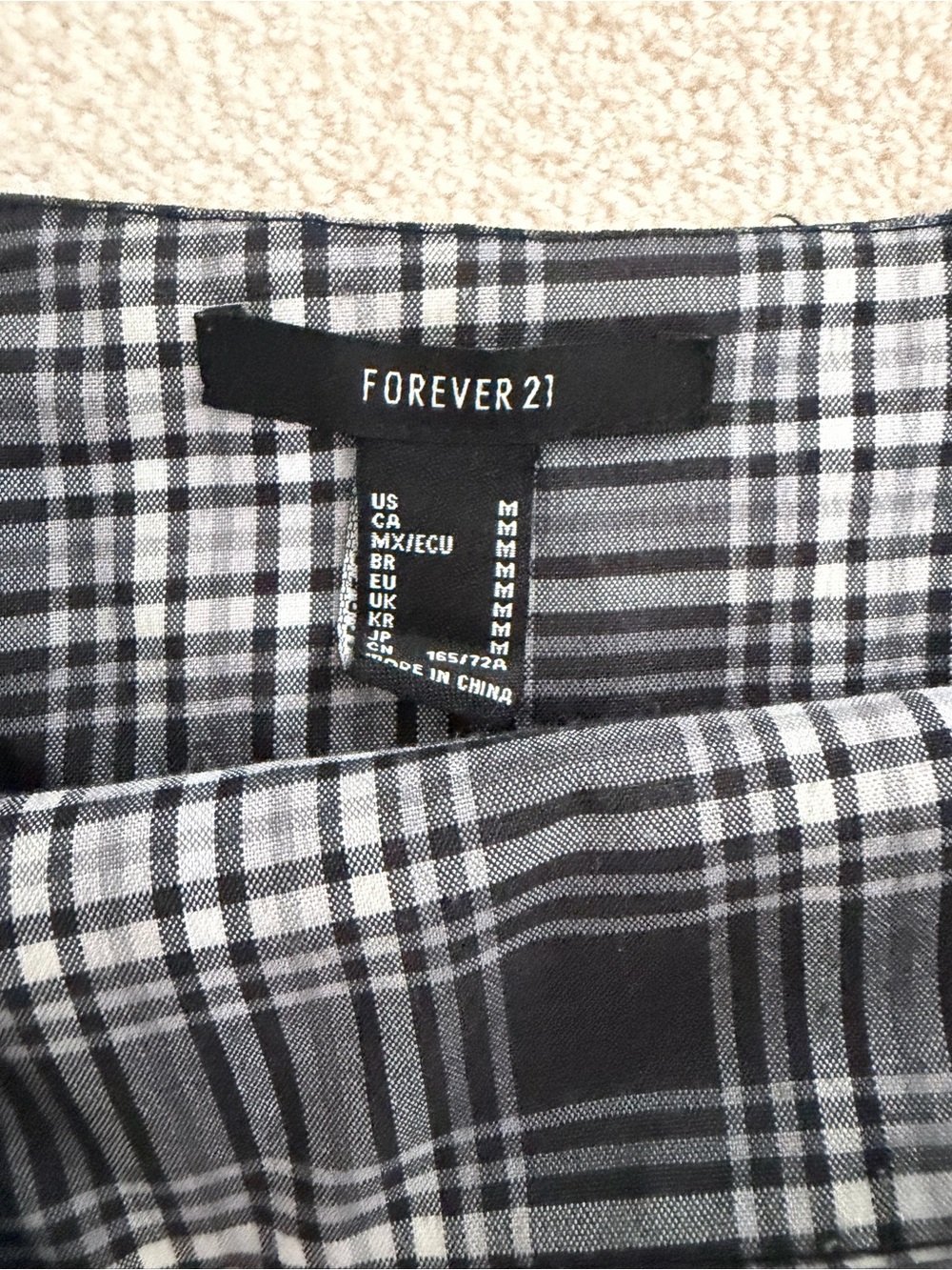 Forever 21 Women’s Y2K Style Dark Grey and White Plaid Pleated Mini Skirt M - Picture 2 of 2
